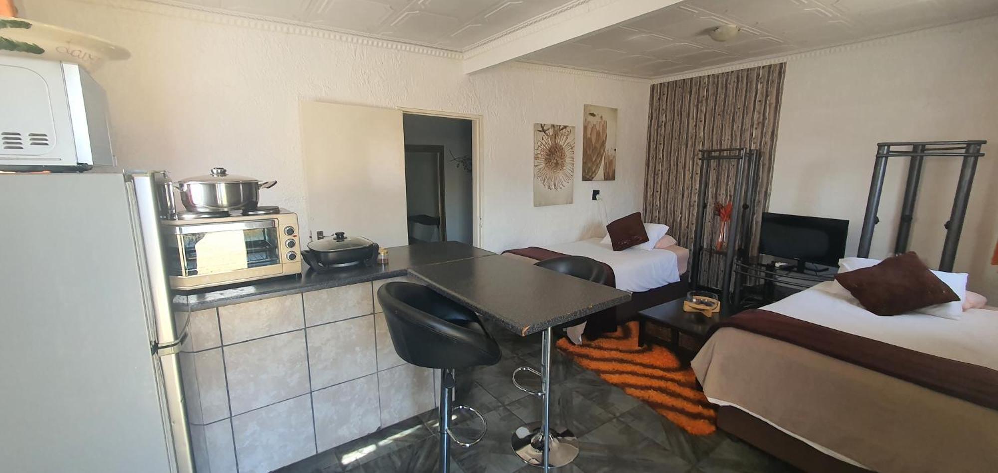 The Guesthouse Vanderbijlpark Exterior photo