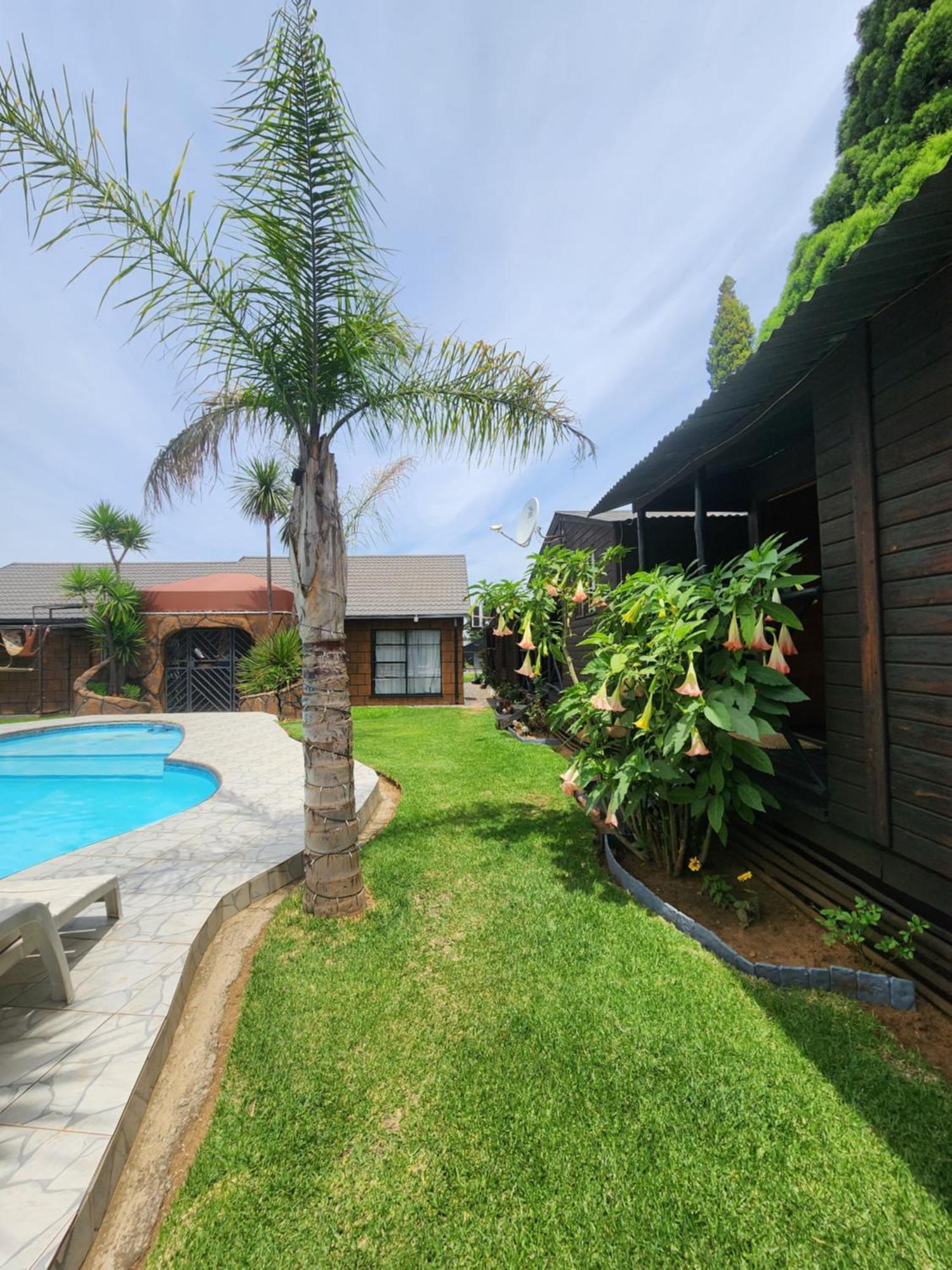 The Guesthouse Vanderbijlpark Exterior photo