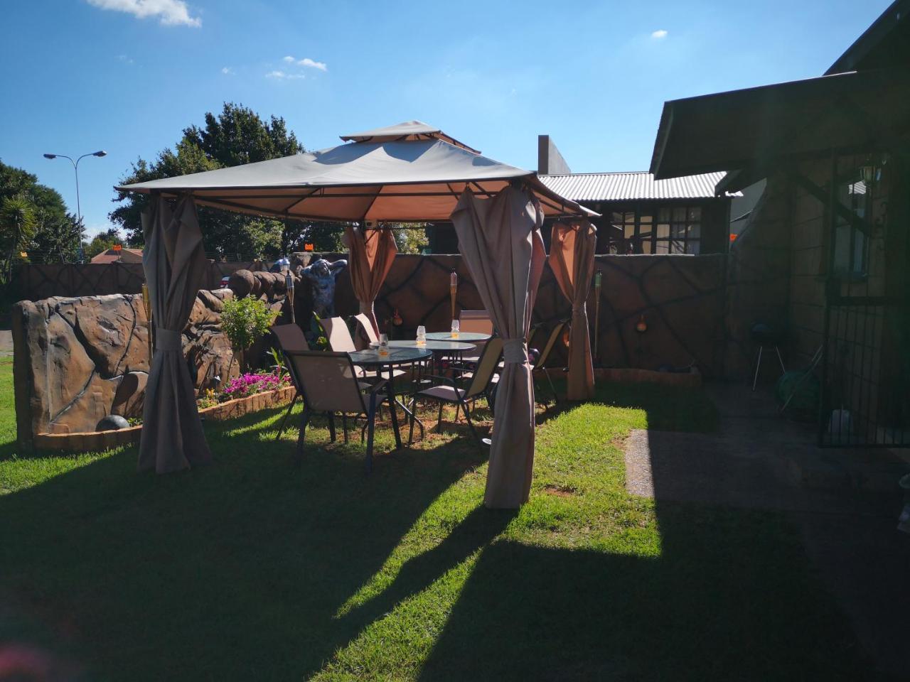 The Guesthouse Vanderbijlpark Exterior photo